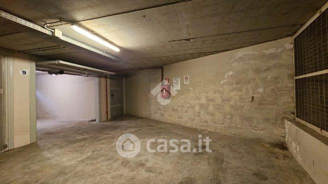 Box/posto auto in residenziale in Via Filippo Bernardini 3