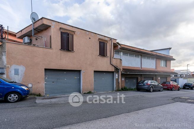 Box/posto auto in residenziale in Via Friuli