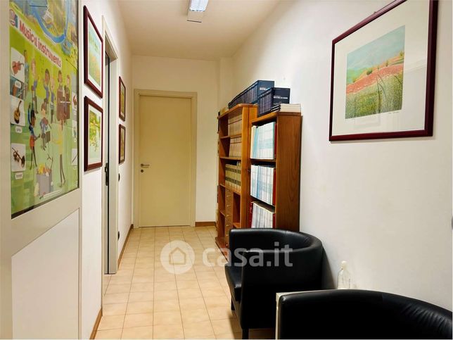 Ufficio in commerciale in 
