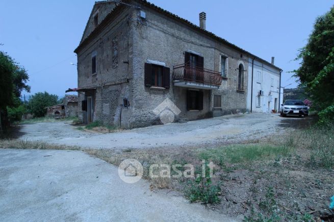 Casa bi/trifamiliare in residenziale in Contrada Ruodo 20