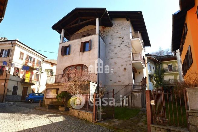 Casa bi/trifamiliare in residenziale in Via Roma 18