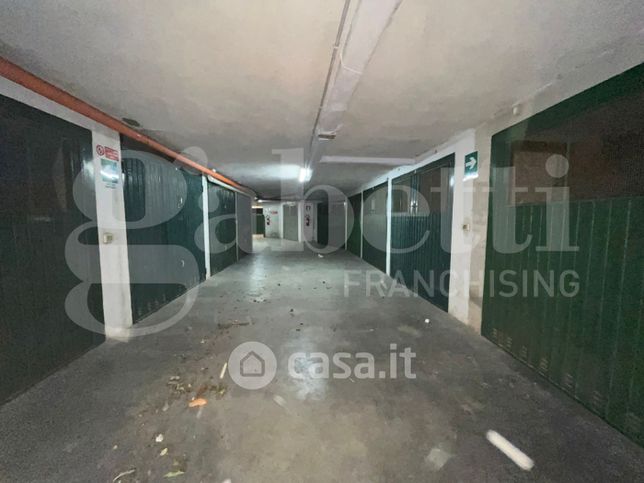 Box/posto auto in residenziale in Via Pinee