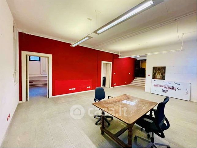 Ufficio in commerciale in 
