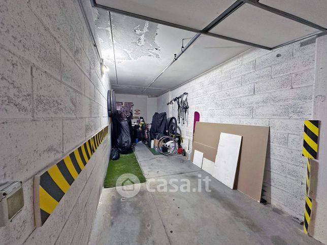 Garage/posto auto in residenziale in Viale Angelo Masini