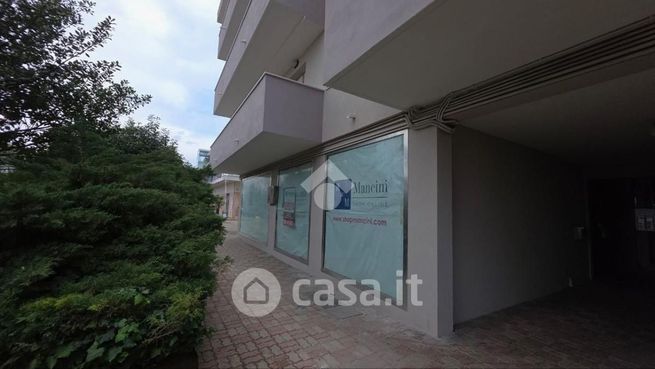 Capannone in commerciale in Via Camillo Benso Conte di Cavour 12