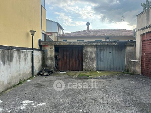Box/posto auto in residenziale in Via Giacomo Leopardi 6