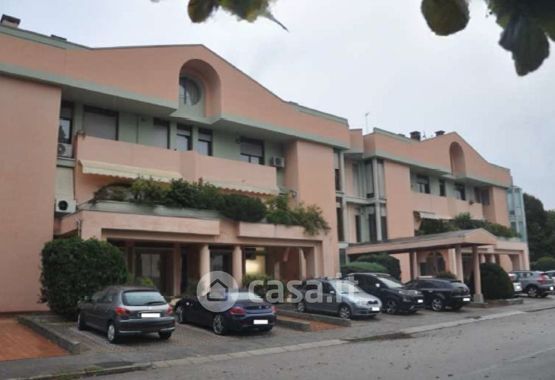 Ufficio in commerciale in Via Giacomo Zanella 6 /B