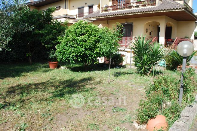 Villetta a schiera in residenziale in Via Eschilo 132