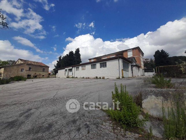 Capannone in commerciale in Contrada Montalbano 39