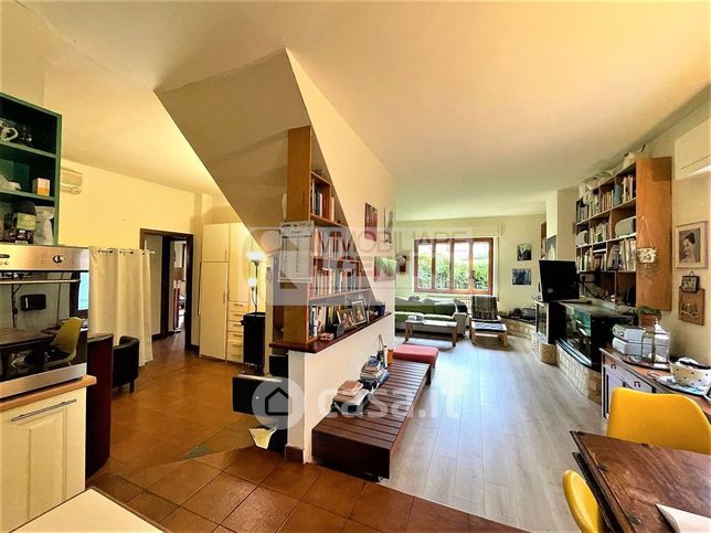 Casa indipendente in residenziale in 