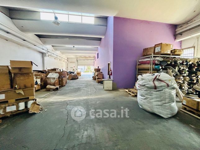 Capannone in commerciale in Via XXV Aprile