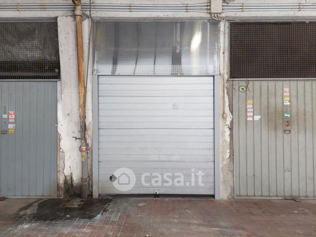 Garage/posto auto in residenziale in Via Vestricio Spurinna 47