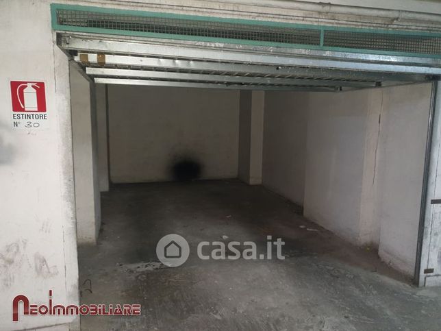 Garage/posto auto in residenziale in Via Arturo Petrosini 25