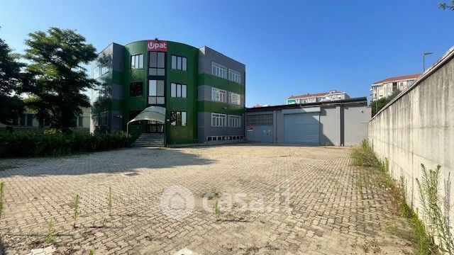 Capannone in commerciale in Strada delle Lose 1