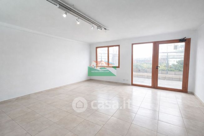 Ufficio in commerciale in Via San Mama