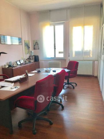 Ufficio in commerciale in Via Leonardo da Vinci 60