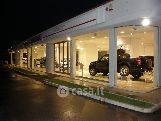Capannone in commerciale in Via Giada
