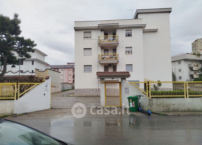 Box/posto auto in residenziale in Via Andrea Capozzi 33