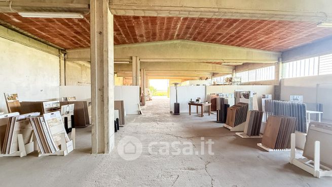 Capannone in commerciale in Via Roma