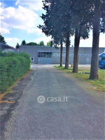 Capannone in commerciale in Via Donato Bramante 8