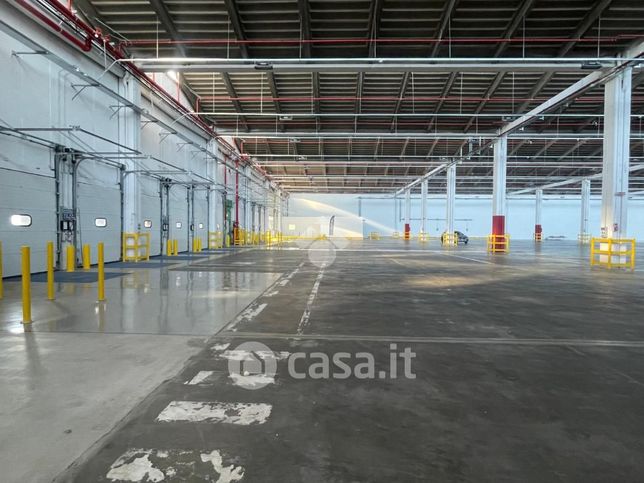 Capannone in commerciale in Via Pradazzo 7