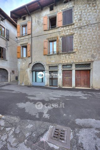 Casa indipendente in residenziale in Via Piazzuole