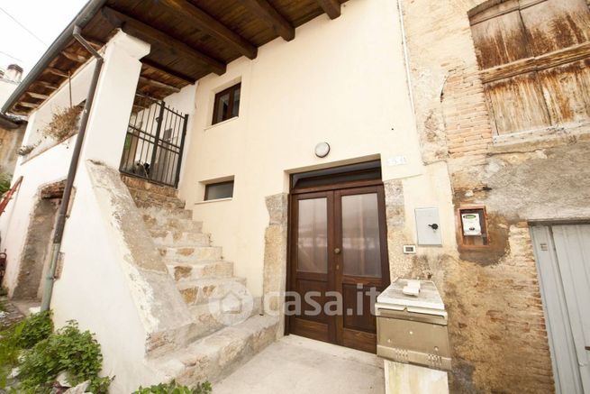 Casa indipendente in residenziale in Via Carpione 5