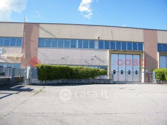 Capannone in commerciale in Via delle Robinie