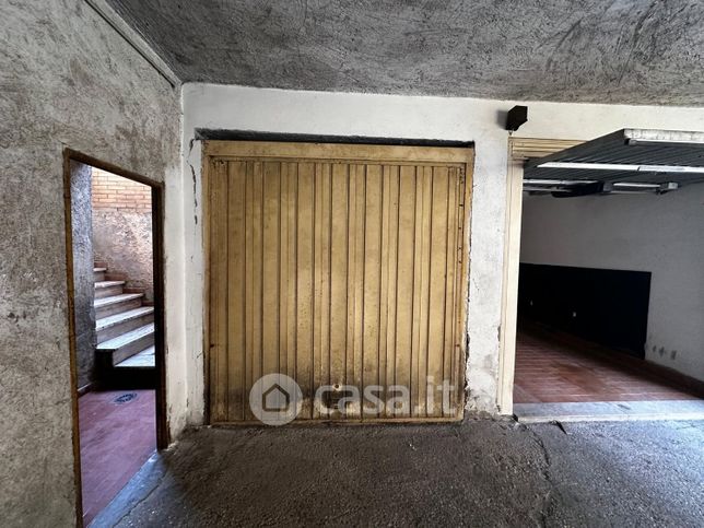 Box/posto auto in residenziale in Via Giotto