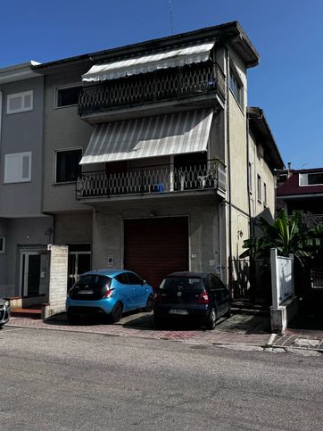 Casa indipendente in residenziale in Via Ischia