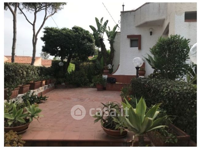 Villa in residenziale in Viale dei Lidi 433