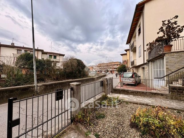 Capannone in commerciale in Via di Tizzano 81