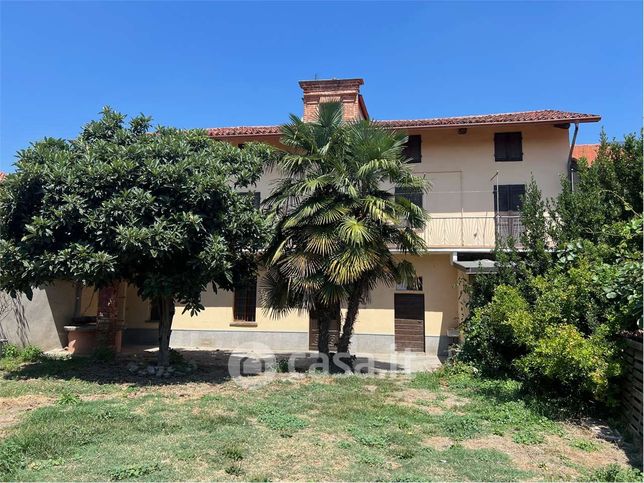 Casa bi/trifamiliare in residenziale in