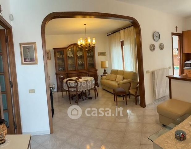 Villetta a schiera in residenziale in Via dei Due Arni