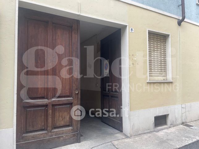 Garage/posto auto in residenziale in Via degli Approcci 8