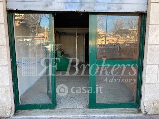 Attivitã /licenza (con o senza mura) in commerciale in Viale Paolo Orlando 68