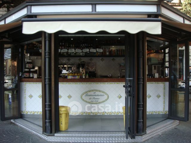 Attivitã /licenza (con o senza mura) in commerciale in Piazza Buenos Aires