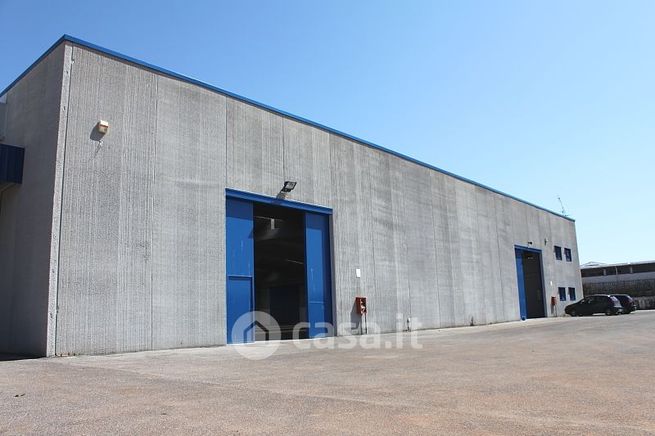 Capannone in commerciale in Via Campobello 7 e
