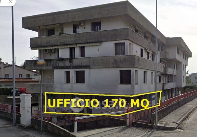 Ufficio in commerciale in 