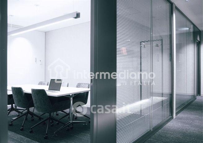Ufficio in commerciale in