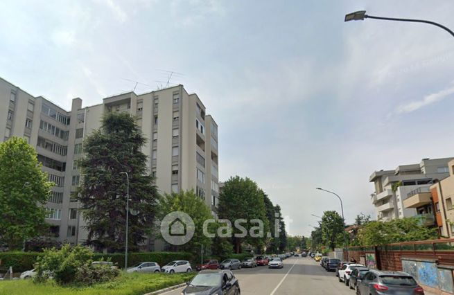 Garage/posto auto in residenziale in Via Spina