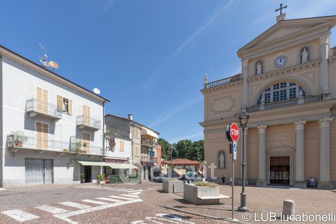 Attività/licenza (con o senza mura) in commerciale in Via Guglielmo Marconi 5