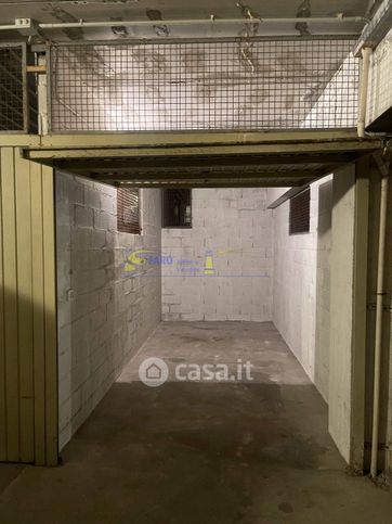 Box/posto auto in residenziale in Via Alessandro Manzoni