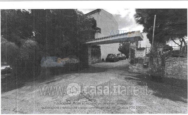 Box/posto auto in residenziale in Via Isuledda