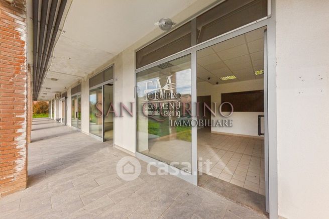 Capannone in commerciale in Via Dinazzano