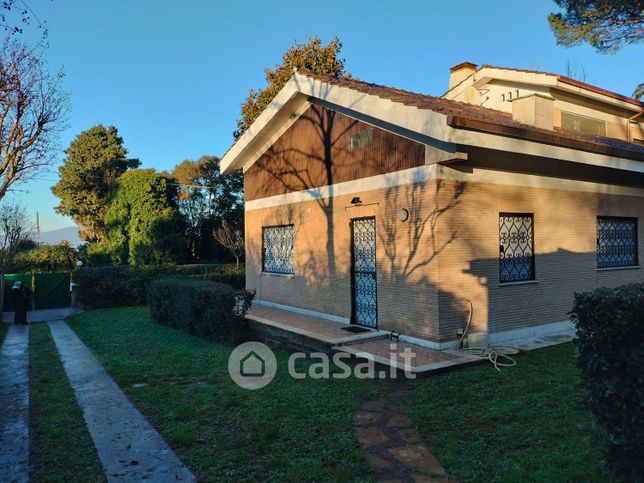 Villa in residenziale in Via Lungolago delle Muse