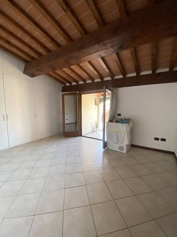 Casa bi/trifamiliare in residenziale in 