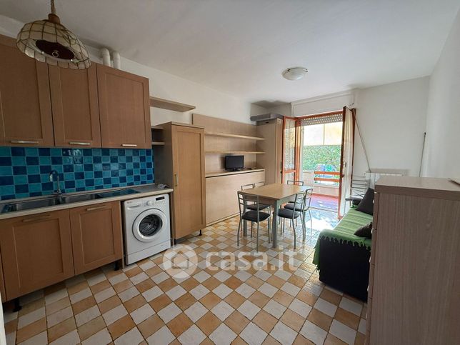Appartamento in residenziale in Via Litoranea
