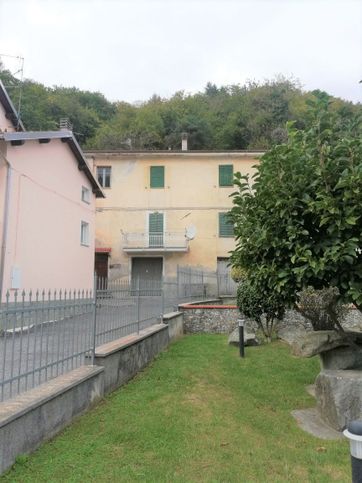 Appartamento in residenziale in Via Piano Sottano 40