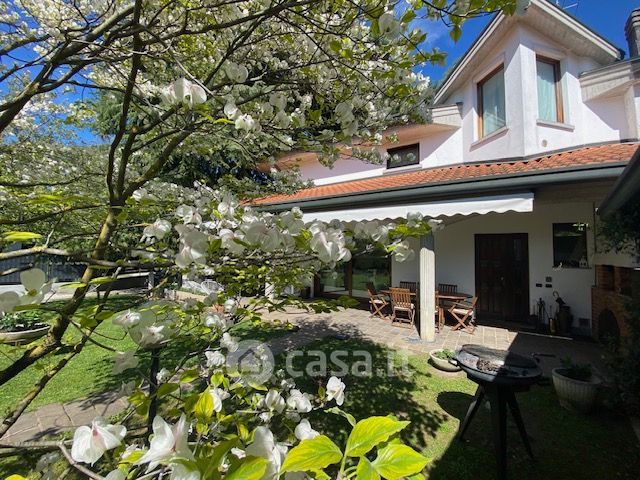 Villa in residenziale in Cermenate